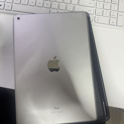 Apple ipad model A2197 With smart case