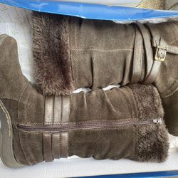 Brown Boots With The Fur