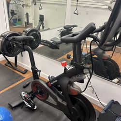 Peloton - Like New (Only 20 Workouts)
