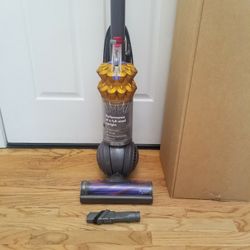 NEW cond DYSON DC50 BALL VACUUM WITH COMPLETE ATTACHMENTS. AMAZING SUCTION. WORKS EXCELLENT. IN THE BOX 