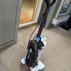 Black & Decker small vacuum