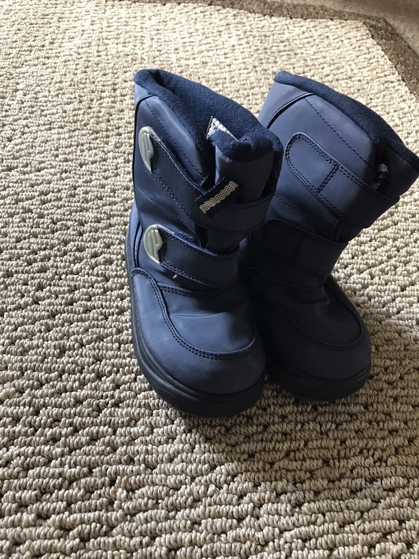 $5 KIDS SNOW BOOTS SIZE (10)