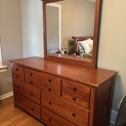 Dresser + Sleigh bed 