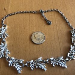 Vintage Holly Costume Necklace 1940s 1950s