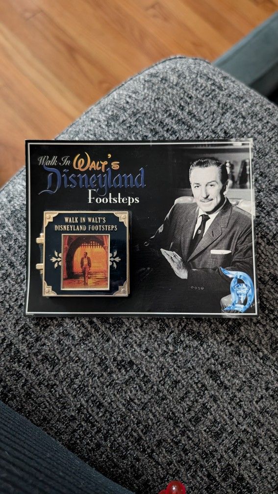Disneyland 2015 Walk in Walt’s Footsteps D60 Tour Pin On Card Limited Release