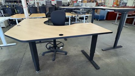 Haworth Electric Corner Sit & Stand Table