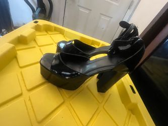 Woman’s shoes 9.5