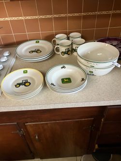 John Deere Dish Set
