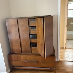Mid century sold wood bedroom set great condition