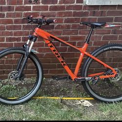 Trek Roscoe 8 Mountain Bike w/ extras