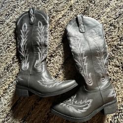 Boots Size 7