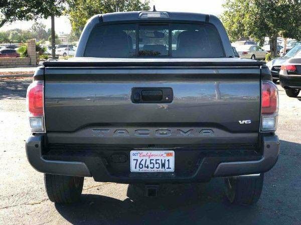2016 Toyota Tacoma charcoal grey tailgate