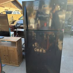 Kenmore Refrigerator – Works Perfect – Clean – 2017 Model