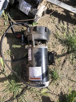 220 Volt 1 1/2 Hp Pumps 50$ Each Or Make Me An Offer