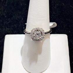 White Gold Halo Mounting Diamond Engagement Ring