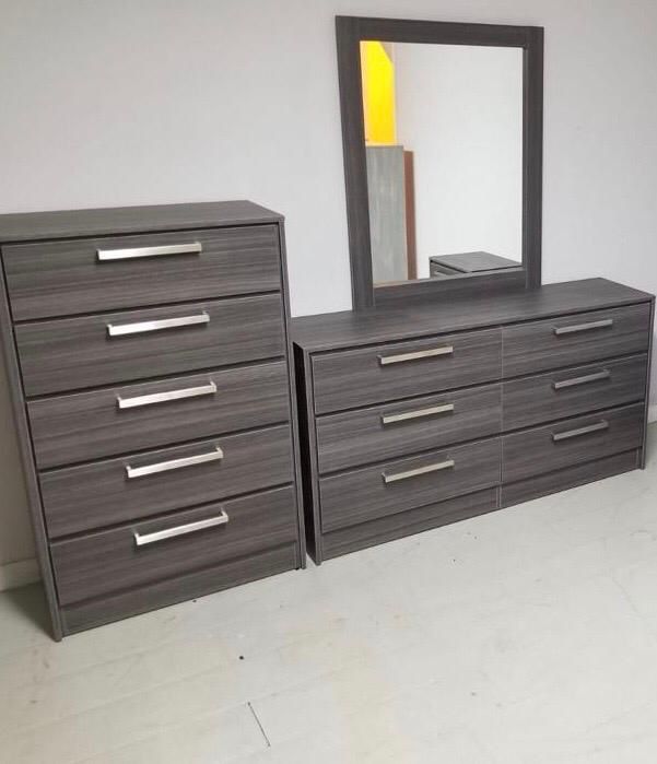 Dresser whit mirror and chest✌Cómoda con espejo y gavetero. 