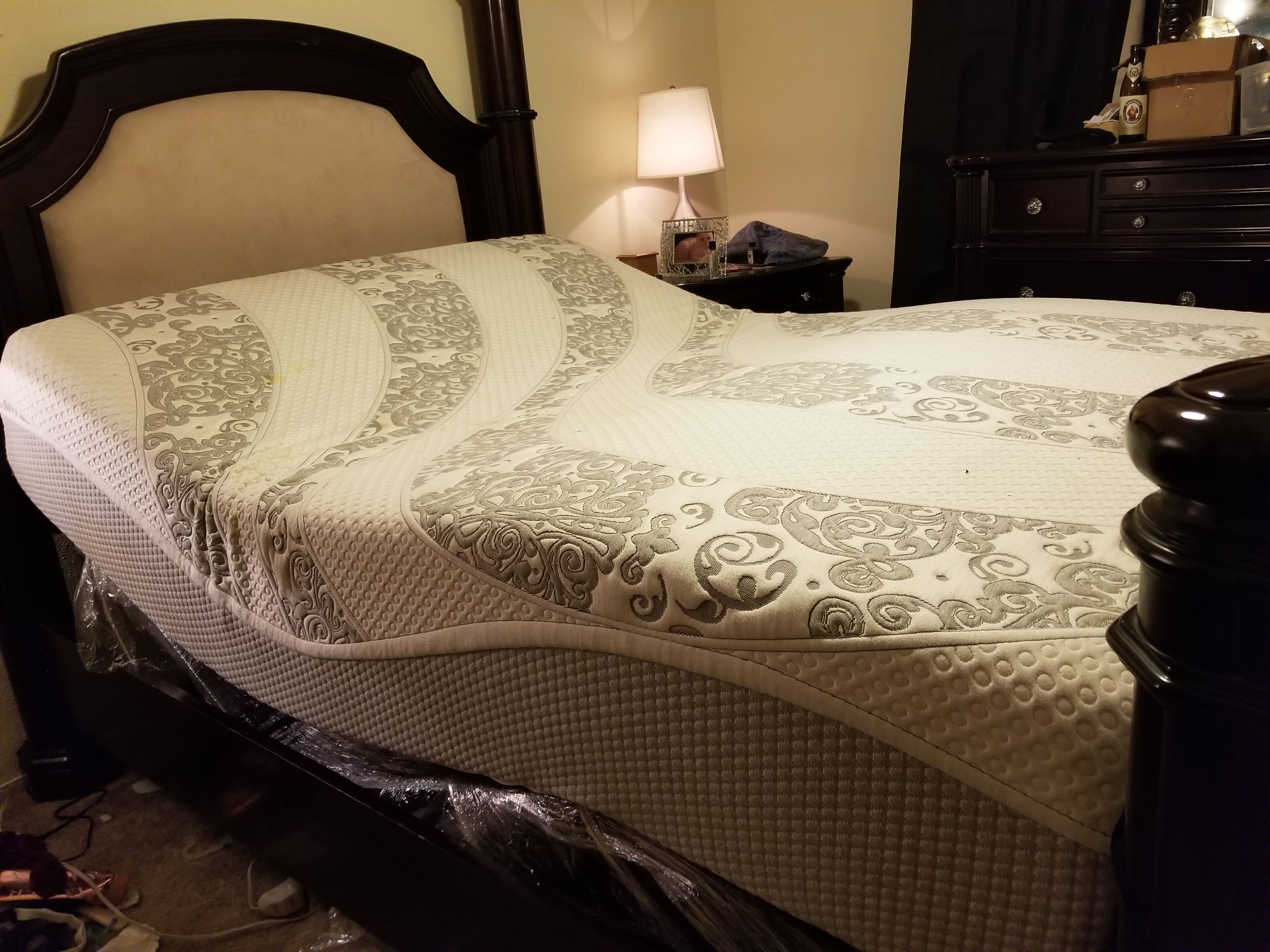 Richmond Luxury Adjustable bed WITH REMOTE Queen for Sale in