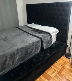 Queen Size Bed with Storage