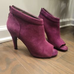 STEVE MADDEN  PLUM/PURPLE SUEDE PEEP TOE HEELS/ SHOE BOOTIE SIZE 10
