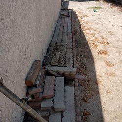 Free border stones
