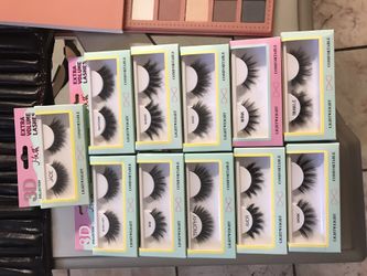 Vendo maquillaje brochas pestañas de marca si te interesa mándame mensaje para más información