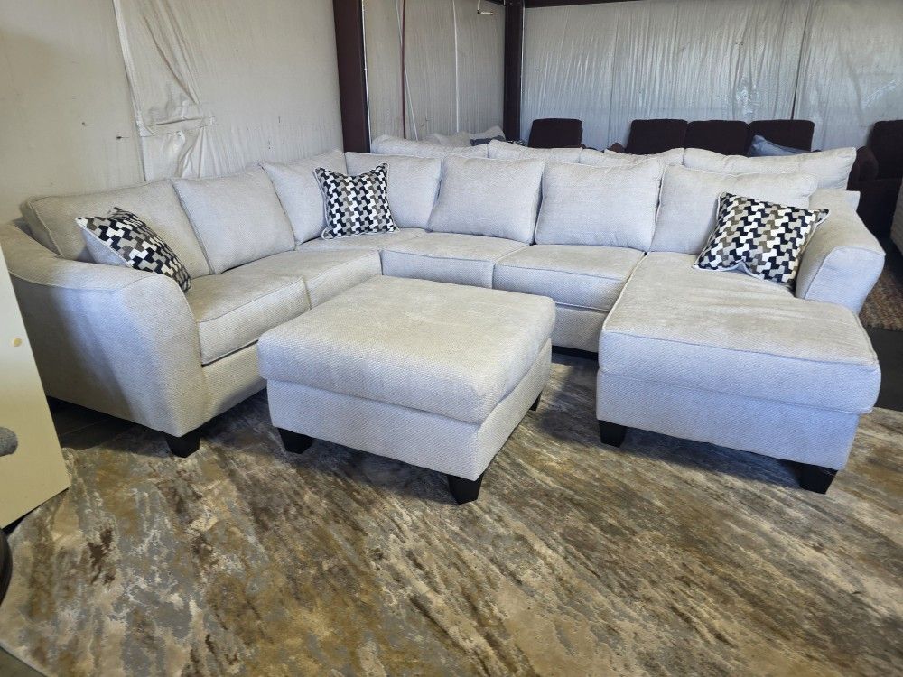 Brand New  Byers Market Bora Feather 3pc Sectionals 🔥