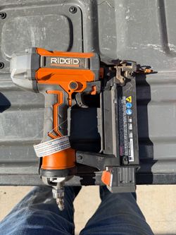 Nail gun