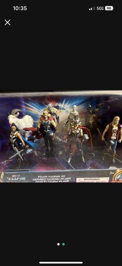 Thor Love and Thunder Deluxe Figurine set