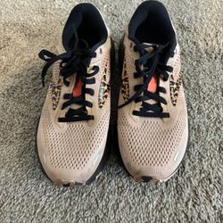 Leopard Brooks Ghost 