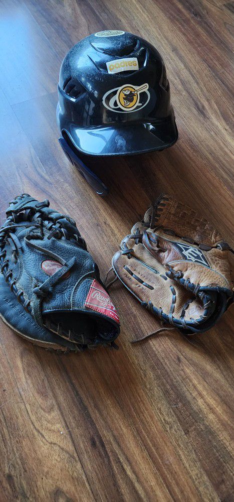 Youth / Young Adult Lefty Baseball Gear Hardly Used!