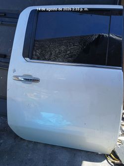 Chevrolet silverado  White Door with Chrome Handle
