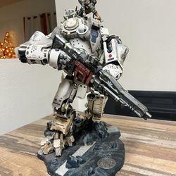 Limited edition Titanfall statue