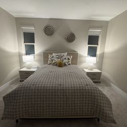Five Piece Bedroom Set QUEEN SIZE 