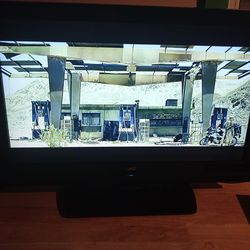 JVC- 32" TV