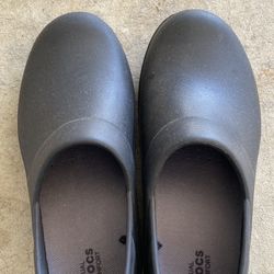 Crocs Women’s Working Shoes Size 7
