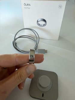 Oura Ring 4 Size 10 – Titanium Smart Ring (in silver)
