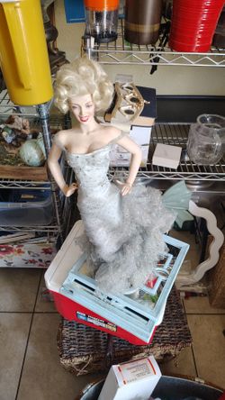 Marilyn Monroe Porcelain Collector Doll