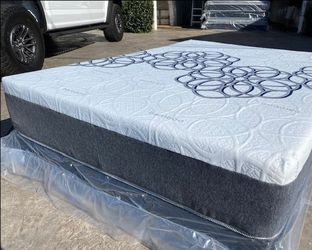 Queen Bamboo Hybrid Cool Gel Memory Foam Mattress!!