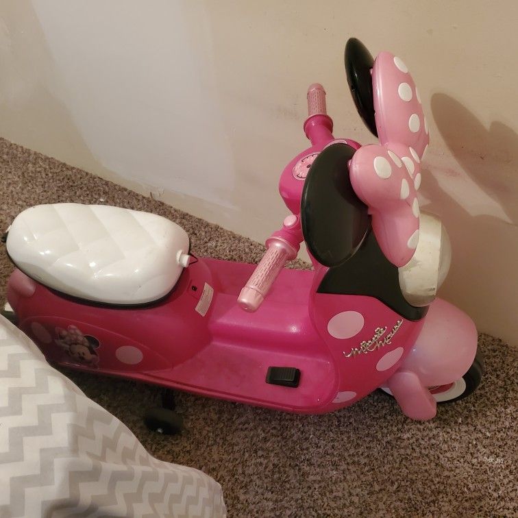 Minnie Mouse Power Wheel Scooter