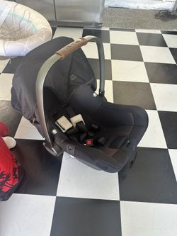 Nuna Car seat