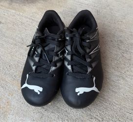 Kids puma Soccer shoes