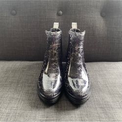 Seven7 | Black Snake Print Halifax Chelsea Rain Boots