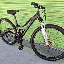 GIANT HYBRID BIKE 21 SPEEDS TIRE 26 SIZE M