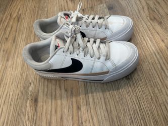 Womens Nike Court Legacy