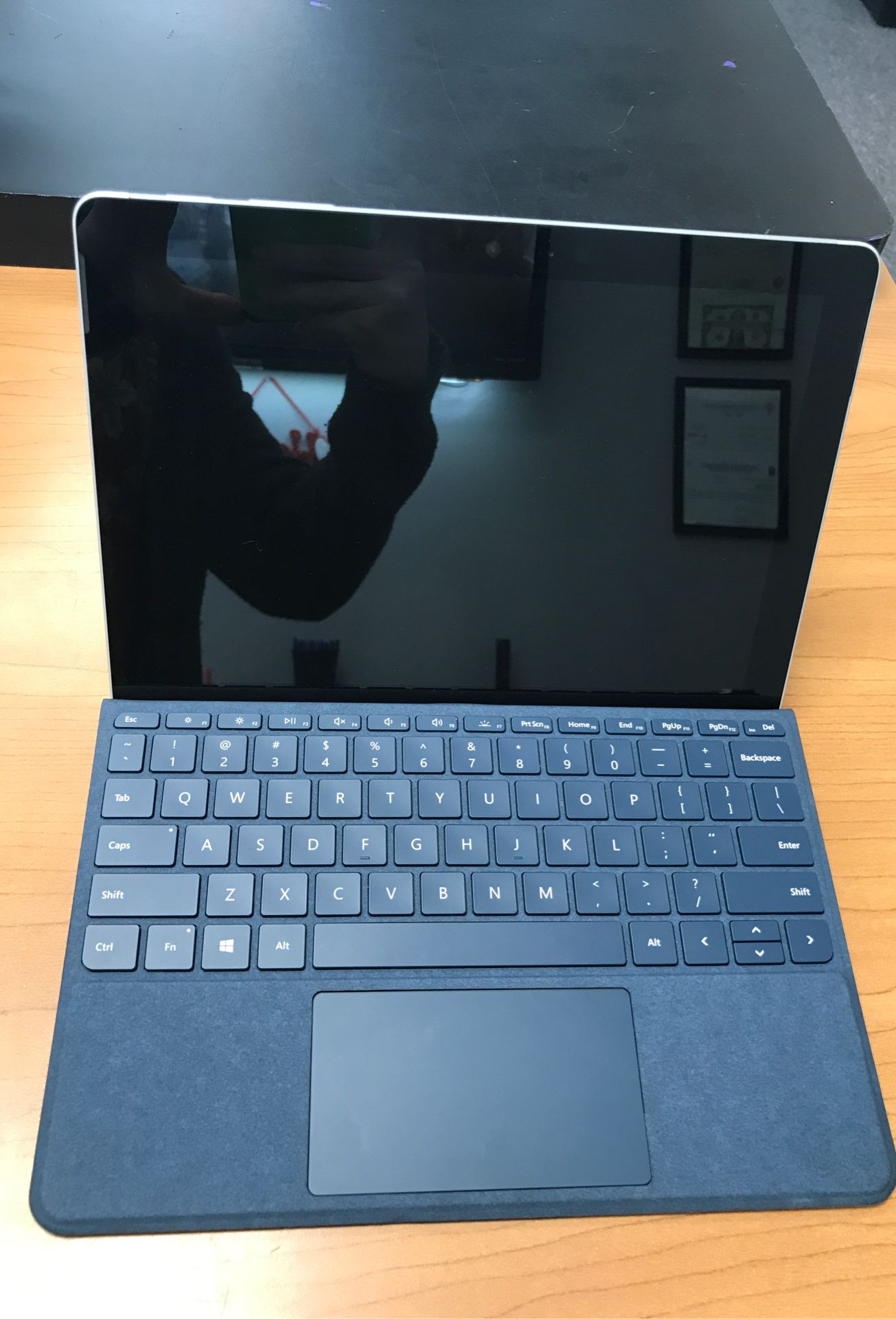 Microsoft tablet computer Surface Go