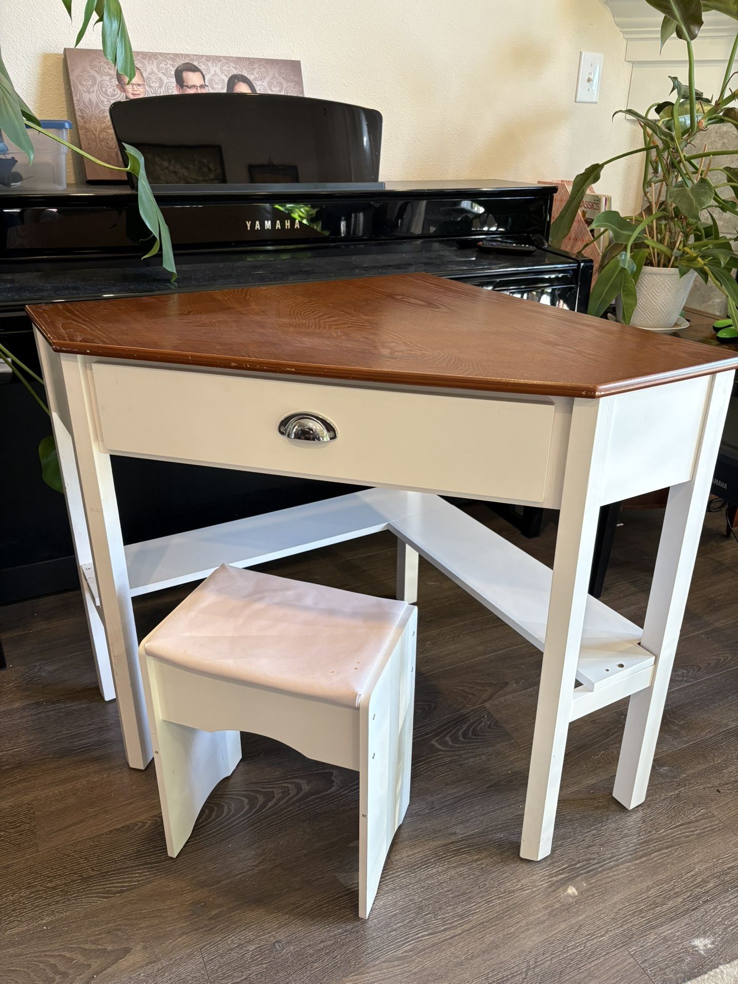 Kids Corner Table w/drawer and Stool
