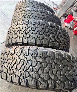 275 70 18 Bfgoodrich ko2 Tires Con 80% de Vida Las 4