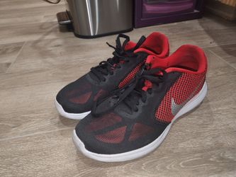 Men's Size 8 Nike Revolution 3 Running Shoes