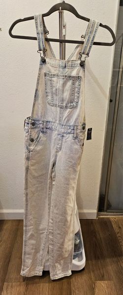 Abercrombie & Fitch Light Wash Denim Overalls. Cash only.PU Santa Clarita, CA,91350