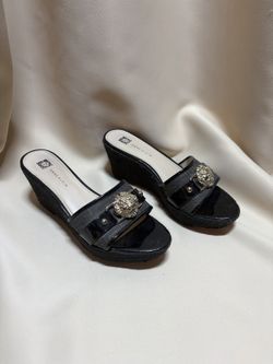 Anne Klein Lion Head Black Size7.5 Jute Espadrille Wedge